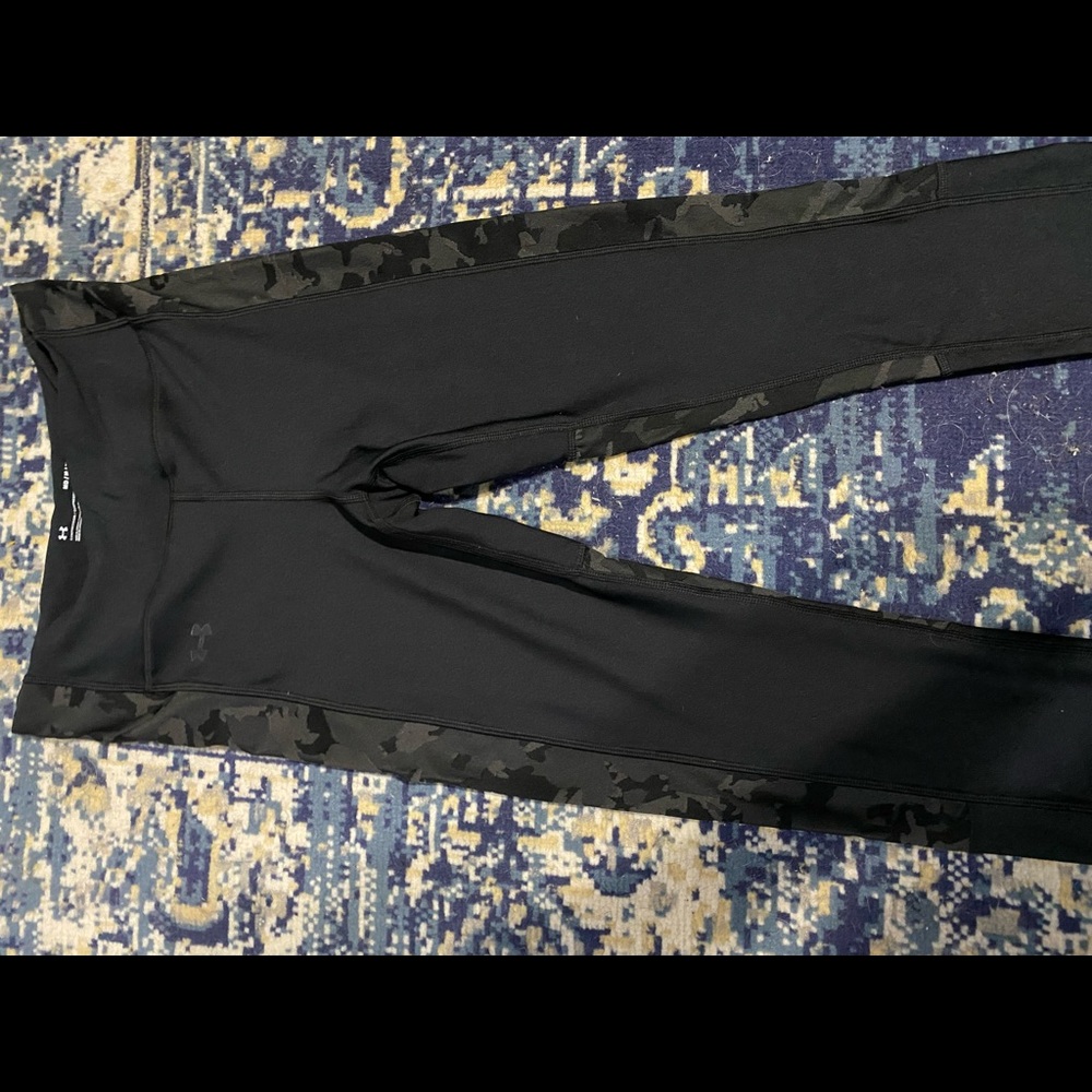 COPY - Under Armour HeatGear Camo Leggings in Bla…